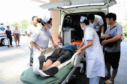 千里護送，轉(zhuǎn)運救護車帶動救護車廠家發(fā)展01