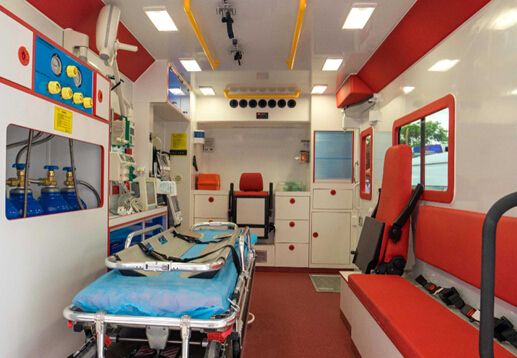 千里護送，轉(zhuǎn)運救護車帶動救護車廠家發(fā)展02